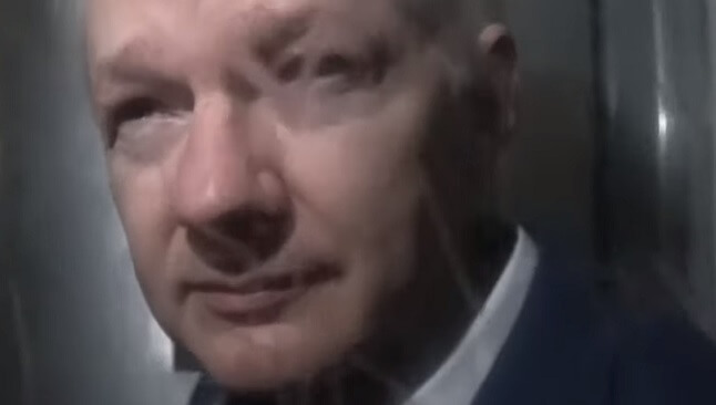 Förvirrad Julian Assange inför domstol – hade svårt att komma ihåg sitt namn