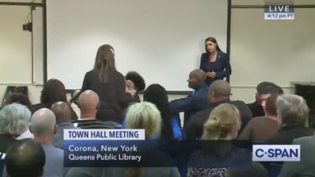 Kvinna hävdade att vi måste äta bebisar för att överleva – var en iscensatt kupp