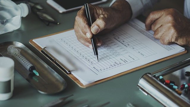 Rekordlånga vårdköerna nu ännu längre: Fler än 120 000 patienter utan specialistvård