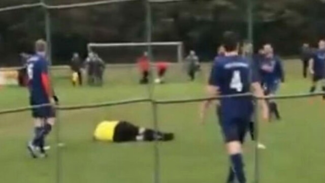 Fotbollsspelare slog domare medvetslös
