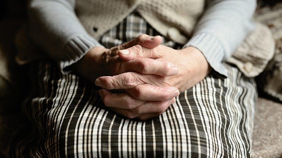 Sjuk 71-åring miste lägenhet i brand – tvingas bo på vandrarhem