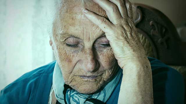 Krav från facket och PRO: personal i äldreomsorg måste kunna tala svenska