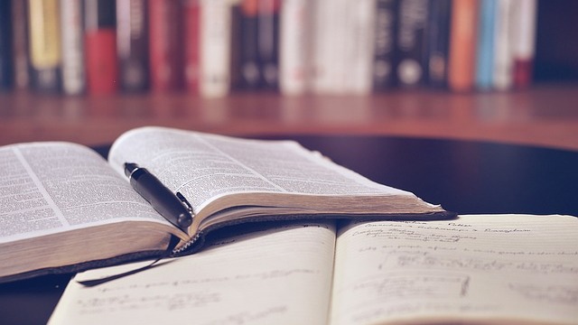 Skolverket i nytt blåsväder – ersätter Bibeln och klassisk litteratur med ”utanförskap och sexualitet”