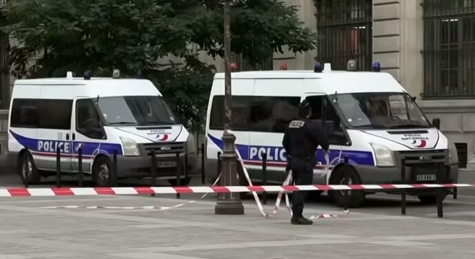 Paris: Knivhögg fyra poliser – konverterade till islam för 18 månader sen