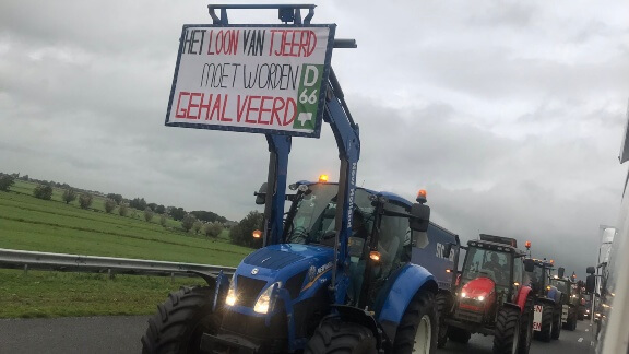 Bönder i MASSIV protest: Blockerar väg till Bryssel med traktorer