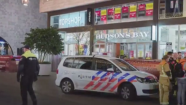 Knivattack i Haag under Black Friday