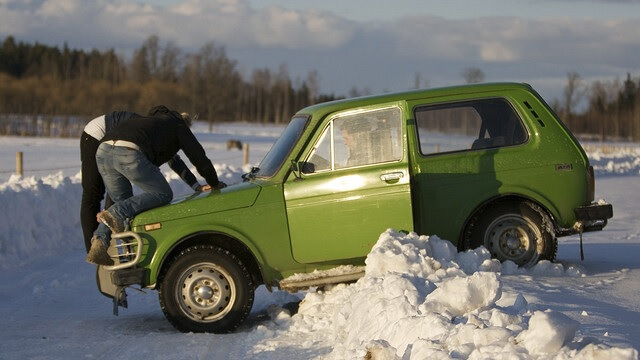 Frågade biltjuvar hur det var fatt efter bilkrasch – blev misshandlad