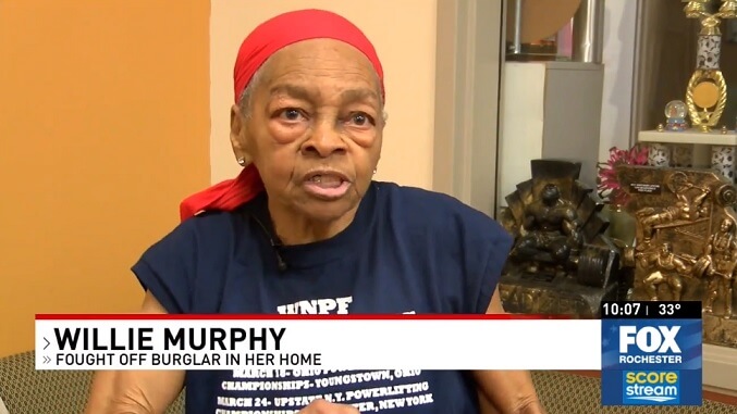 Inbrottstjuv stötte på 82-årig kvinnlig kroppsbyggare: ”Han valde fel hus”