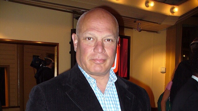 Robert Aschberg och TV3 jagar Joakim Lamotte – trakasserar frun på hennes arbetsplats