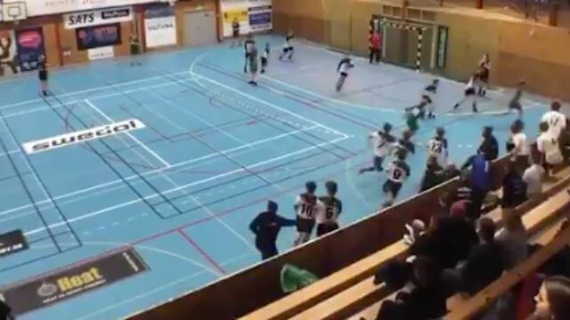 Man som rammade sporthall kan ha varit ett terrordåd – hade ”bin Ladin-brev” i bilen