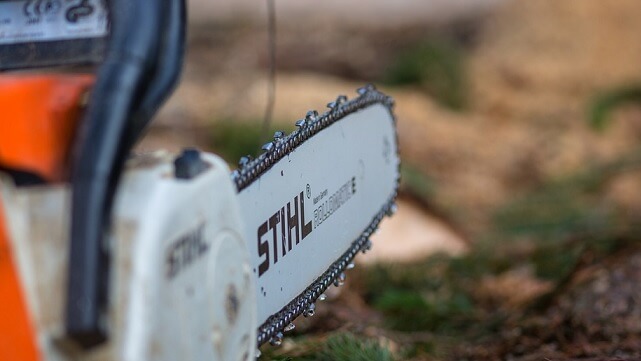 Myndighet bojkottar motorsågstillverkare i protest mot ’sexistisk’ kalender