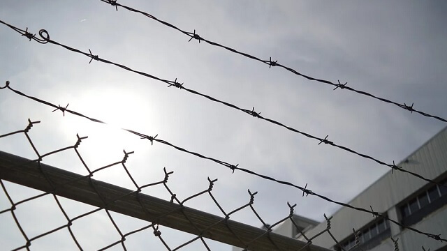 Våningssängar på överfulla fängelser – baracker kan bli nästa steg: ”Allvarligt läge”