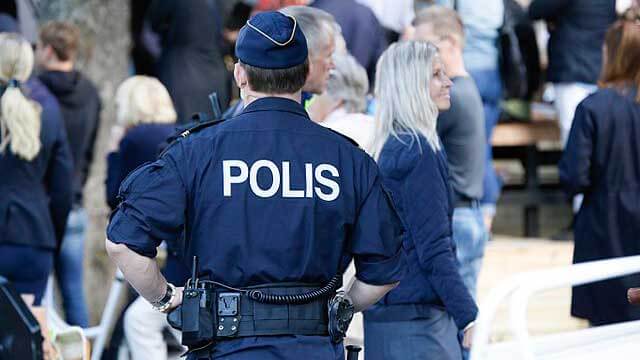 Fortsatt många poliser som lämnar yrket
