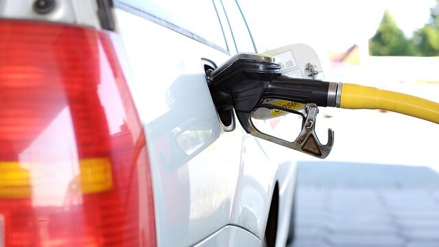 Varnar för höjda bensinpriser till tisdagen