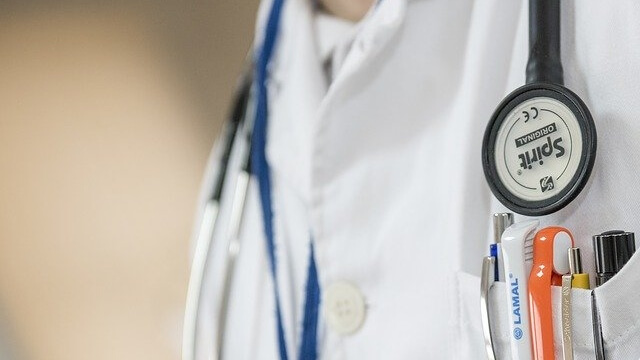 Storbritannien och Frankrike placerar Wuhan-återvändare i obligatorisk karantän