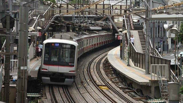 Separata tågvagnar för kvinnor skapar kontroverser i Japan