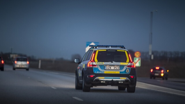 Tonårspojkar stormade tjejfest – misshandlade föräldrarna