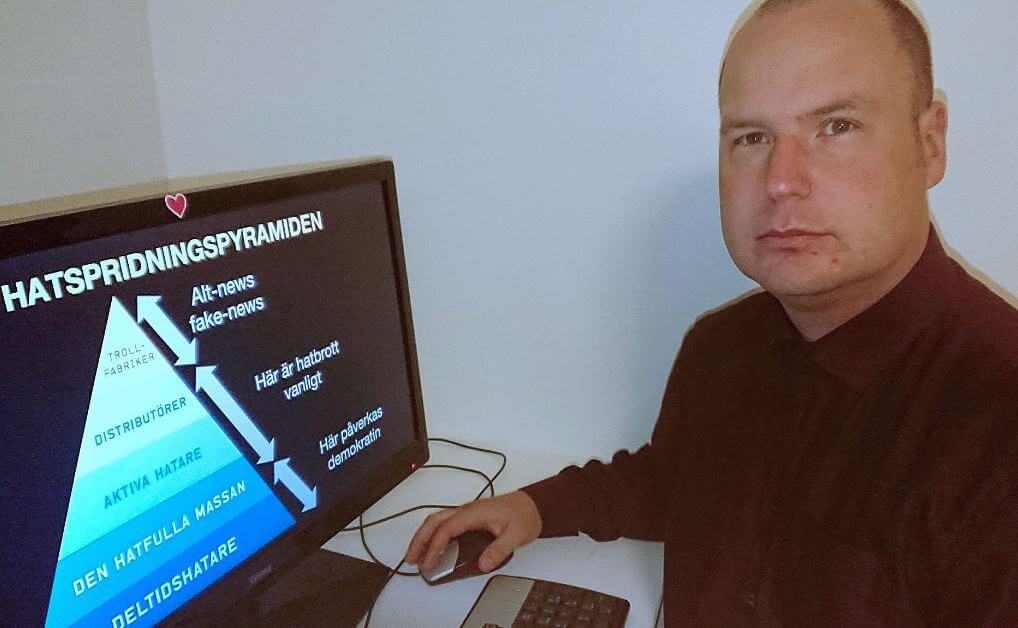 Näthatsgranskaren på skattefinansierad skräckturné – ska hota pensionärerna med polisen