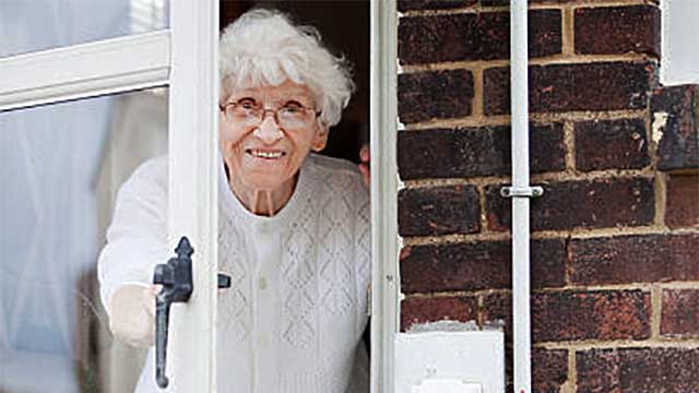 Ny våg av åldringsbrott i Stockholm – utger sig för att vara poliser