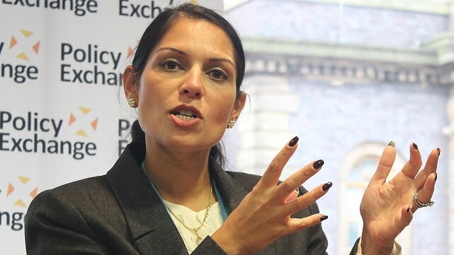 Nya brittiska immigrationslagar ska stoppa inflödet av lågutbildade