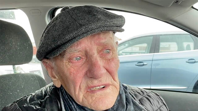 88-årige Rolf tvingas att bo i sin bil av kommunen – SD ordnar boende på hotell