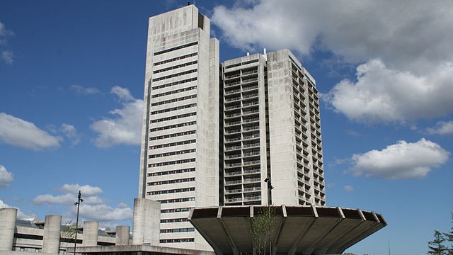 Maskerade män stormade sjukhus – stal handsprit och ansiktsmasker