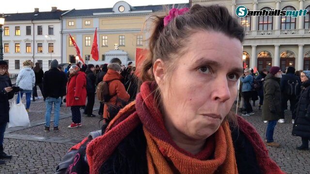 VIDEO: Samhällsnytts reporter angrips på Refugees Welcomes demonstration – ”Svartskalle!”