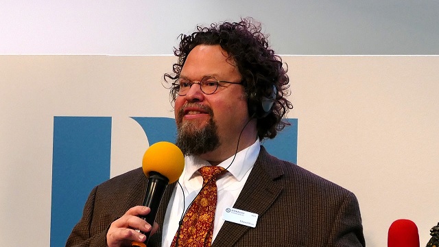 Edward Blom: ”Vansinnigt” att ge vård till äldre