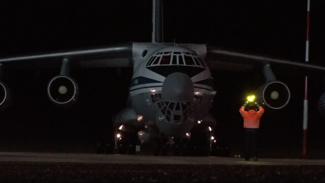 Ryska flygplan med medicinska förnödenheter har landat i Italien