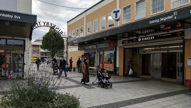 Information om corona på 26 språk i särskilt drabbade stadsdelar: ”En utmaning”