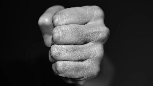 Kvinna i 90-årsåldern utsatt för brutalt rån – fick flera slag mot huvudet