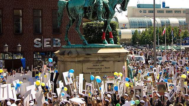 Skolverket avråder från studentfiranden