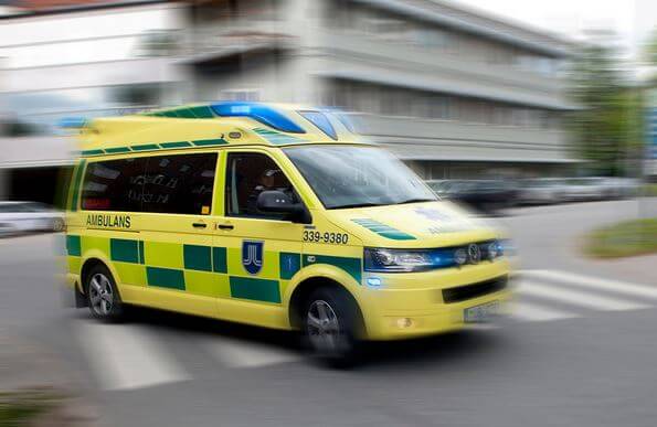 Akutmottagningarna är fulla – ambulanser kör runt kritiska patienter ”i timmar”