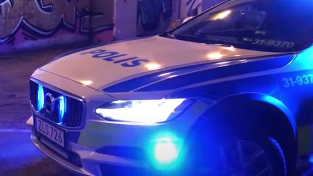 Pojke knivskuren vid rånförsök