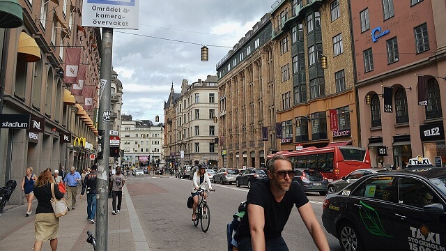 Professor: Halva Sveriges befolkning smittade i april – två tredjedelar till maj