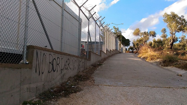 Tonåring knivhuggen till döds i migrantbråk