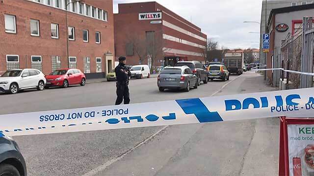 Två skjutna vid väpnad uppgörelse i Stockholmsförort