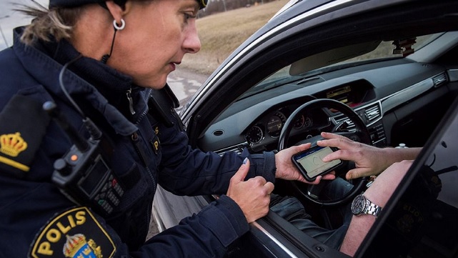 Polisen går över till digitala böter genom ny app