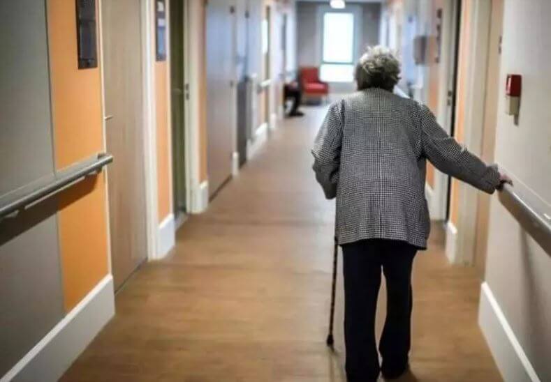 Sjuksköterska: Äldre kvävs till döds utan syrgas – plågas i dagar