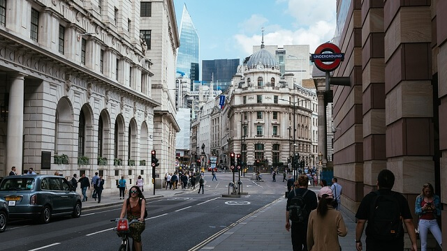 Högre risk för svarta och minoriteter i England att dö av covid-19