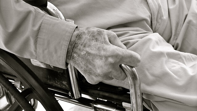 Gick till jobbet på äldreboende trots positivt covid-19-test – polisanmäls