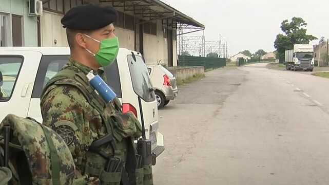 Serbiska armén utstationerad vid gränsen för att skydda mot migranter