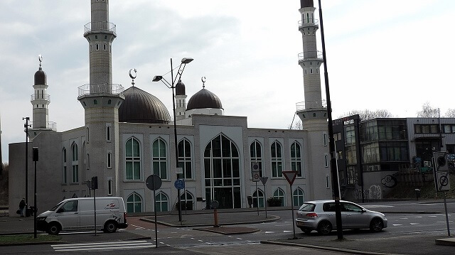 Moskéns besked till grannar som klagat på högljudda böneutrop: ”Vänj er”