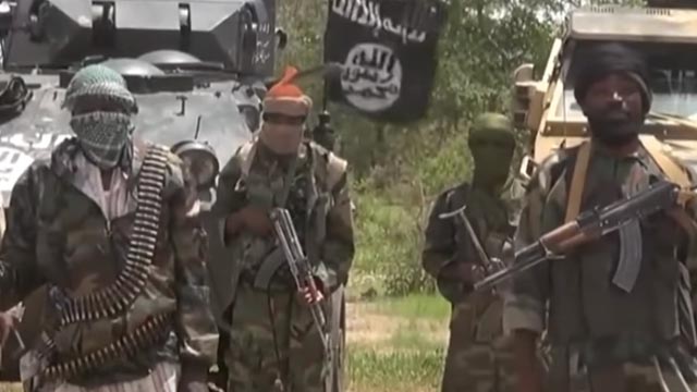 Militanta muslimer slaktar bybor