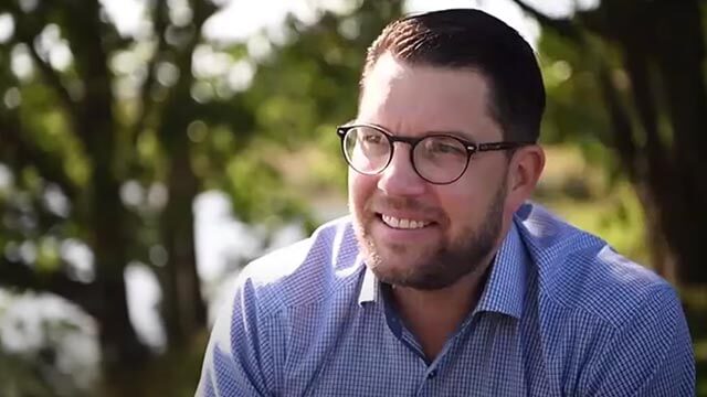 SD: ”Regeringen gömmer sig bakom myndigheterna”