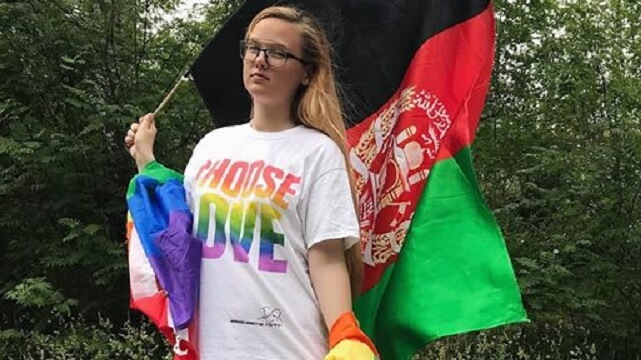 Elin Ersson: Polisen är våldsam, ljuger och vill tysta folk