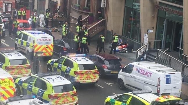 Flera skadade, varav en polis, när knivman från Sudan löpte amok på asylhotell i Glasgow