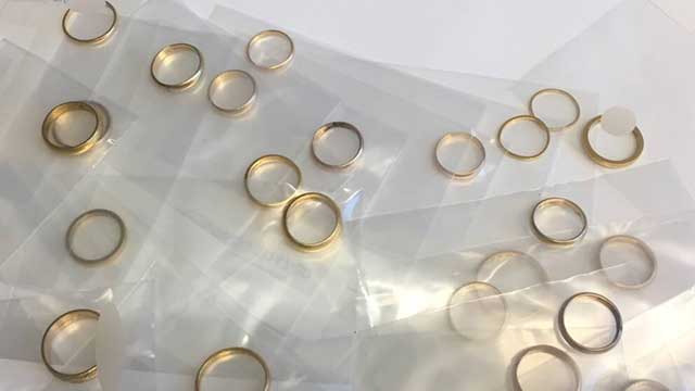 Hemtjänstanställd kvinna stal guldsmycken för miljonbelopp från åldringar