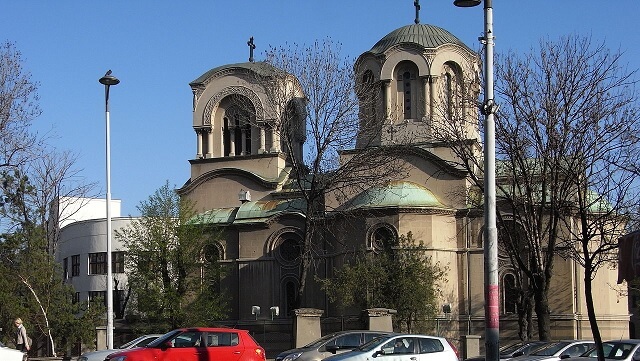 Migranter rånade kyrkobesökare under pågående gudstjänst