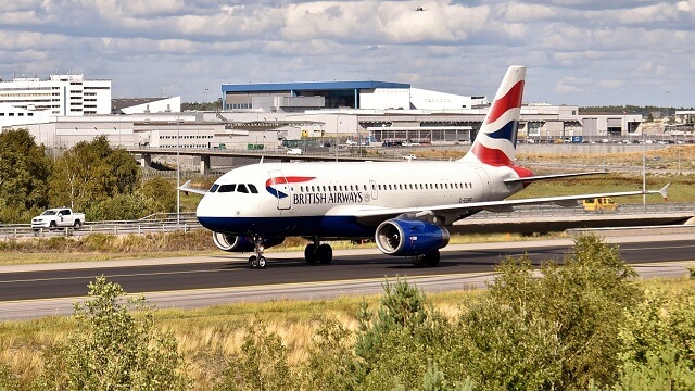 Flygplatser börjar använda ’Covid-pass’ för att sålla bort icke-vaccinerade